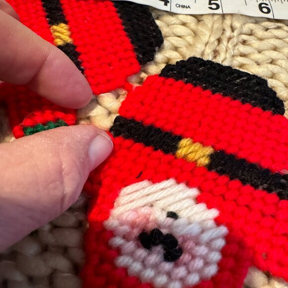 FINISHED Plastic Canvas SANTAS WREATH 12”Santa clause vintage Design Works - Picture 5 of 6